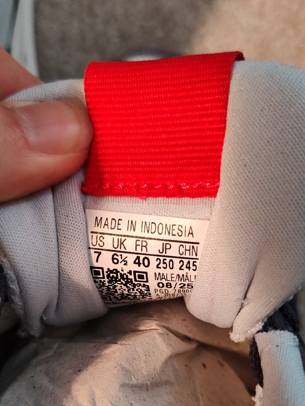 adidas Men’s Run 84 Sneakers — Navy, Light Gray & Red - Picture 5 of 7